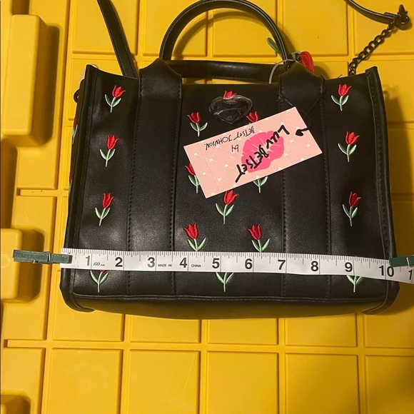 NWT Betsey Johnson 🌷 Tulip 🌷Floral Embroidered Black Handbag - Picture 10 of 13